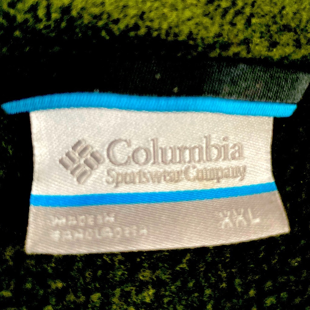 Columbia hunter green fleece, 2 zipper pockets
